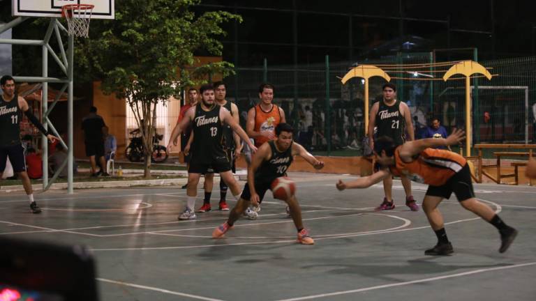 Titanes se impone con autoridad.