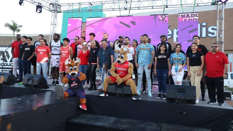 Al final, todos los involucrados en el equipo de Venados Basketball se tomaron la foto oficial.