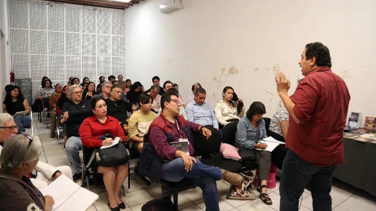Alfonso Orejel imparte el taller