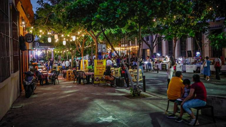 Con la iniciativa “Vamos Pal’ Barrio” buscan reactivar la vida nocturna en el Paseo del Ángel, en Culiacán.