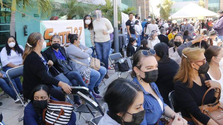 Los docentes en la toma de la SEPyC.