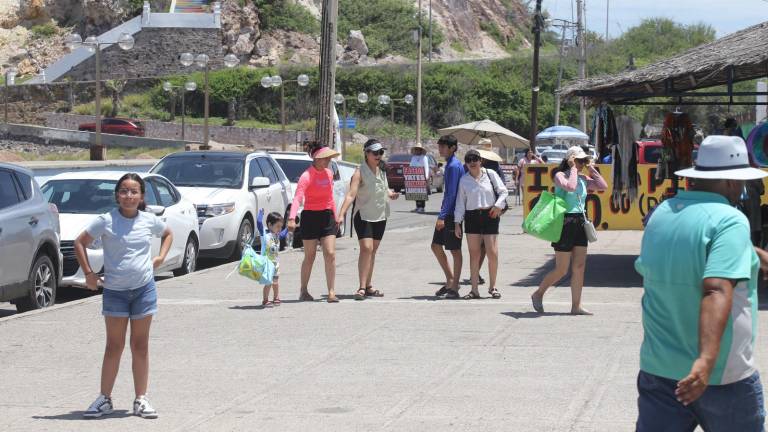 El turismo en Mazatlán ha impulsado la actividad en los embarcaderos, donde los paseos en catamarán vuelven a operar con una mayor demanda.