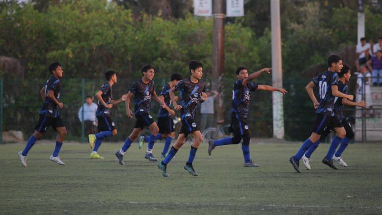 Toros de Mazatlán se proclama monarca de la Juvenil B en un peleado duelo.
