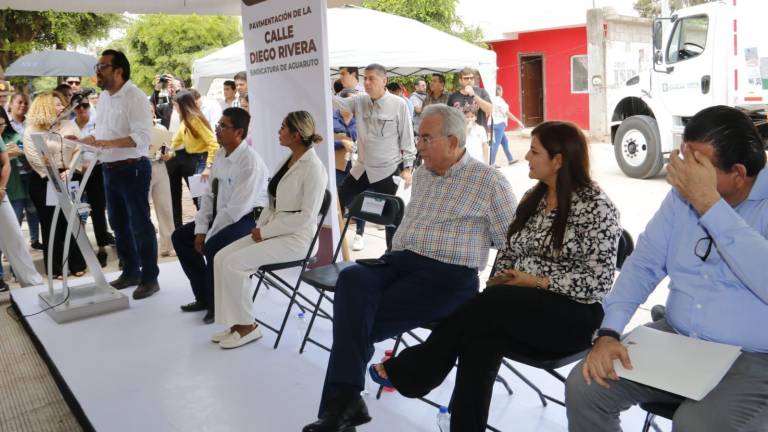 En el evento también se hizo la entrega simbólica de 10 camiones recolectores de basura que operarán en las sindicaturas de Aguaruto, Quilá y Costa Rica.