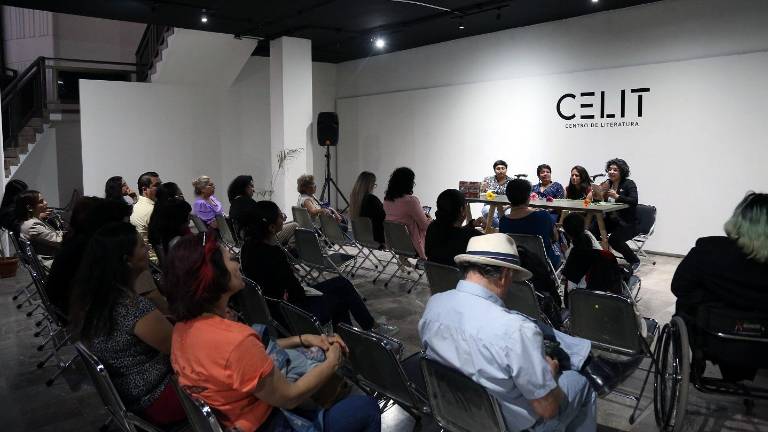 Las mujeres escriben y presentan ‘El muro desaparece’