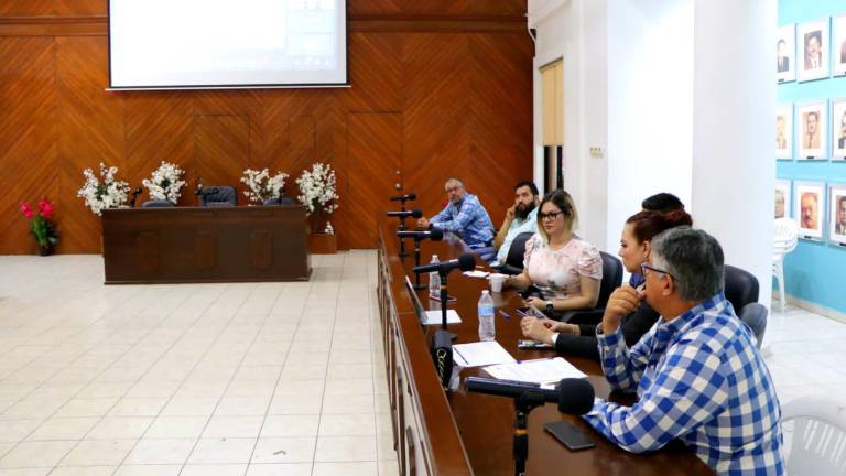 Autoridades estatales y municipales dan a conocer los proyectos que se van a licitar para la construcción y rehabilitación de sepacios sociales.