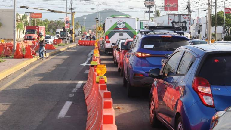 Congestionamiento vial registrado en la salida norte de Mazatlán.