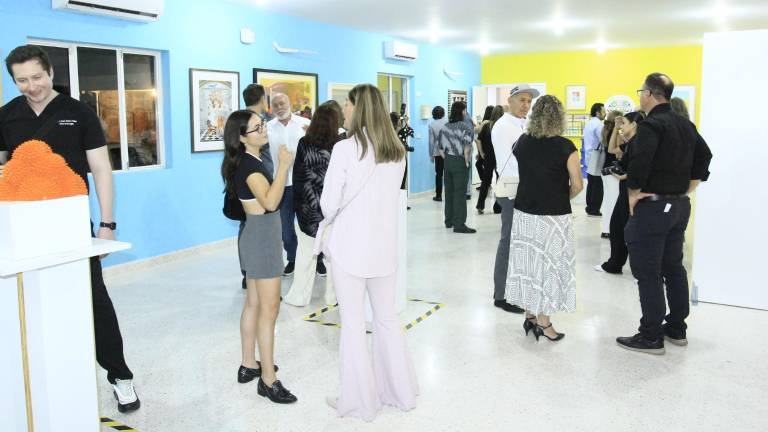 Coleccionistas de arte e invitados especiales acuden a la tercera edición de La Casa Subasta.
