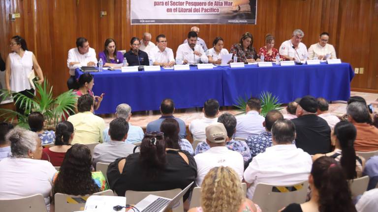Líderes pesqueros expusieron la crisis en el sector ante integrantes de las comisiones de Pesca de la Cámara de Diputados federal y del Congreso del Estado.