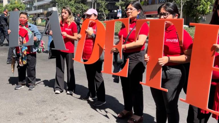 Protesta en instalaciones de INM.