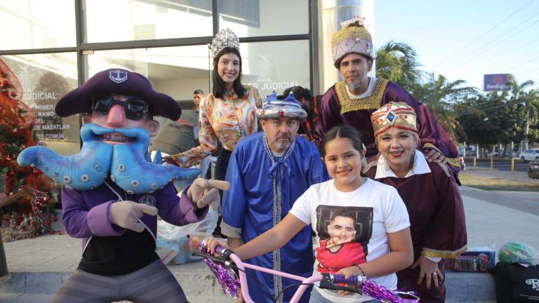 Ariana Yoselin se llevó una bicicleta y una muñeca.