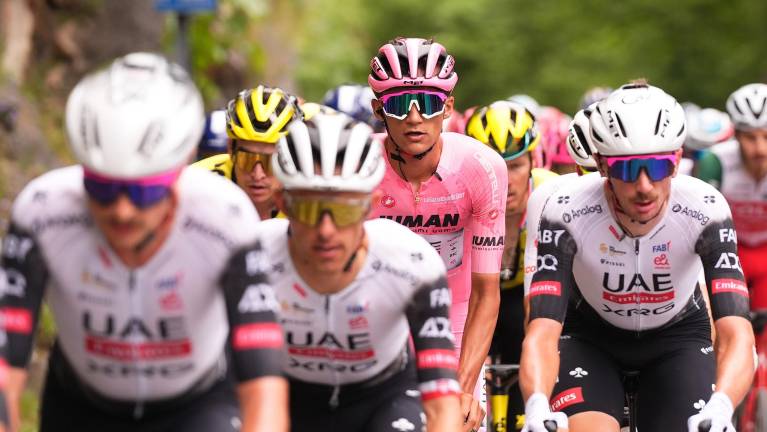Isaac del Toro no suelta la maglia rosa.