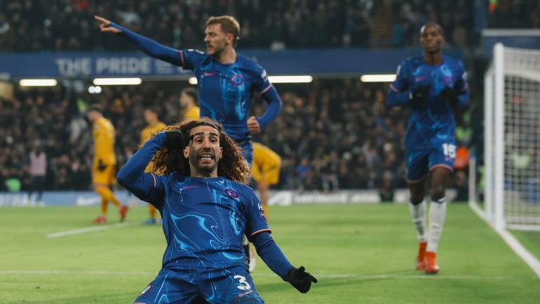 Marc Cucurella comandó el retorno del Chelsea a la victoria en la Premier League.