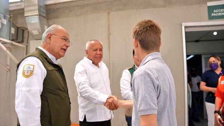 Francisco Garduño Yáñez, comisionado del Instituto Nacional de Migración, ha dado cuenta en redes sociales de su visita a migrantes afectados por el incendio en Ciudad Juárez y el acercamiento con sus familiares.