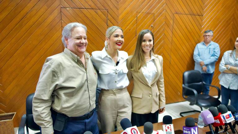 Mireya Sosa, titular de Sectur Sinaloa, acompañó este miércoles a autoridades locales para dar el anuncio del nuevo elenco del Carnaval de Mazatlán 2025.