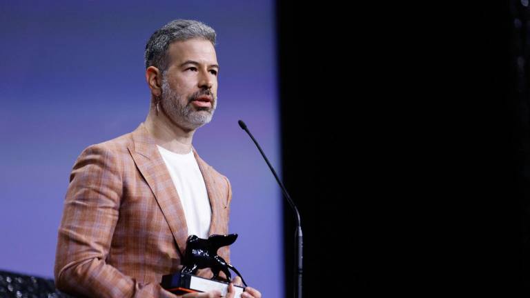 David Pablos, gana como mejor película de Horizontes por En el camino, en el Festival de Venecia.
