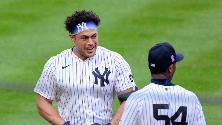 Giancarlo Stanton sintió molestias en el cuádriceps izquierdo durante el juego ante Baltimore.
