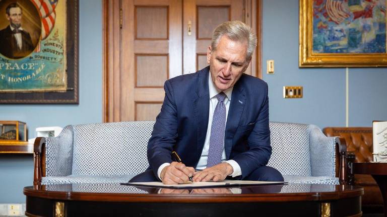 Kevin McCarthy fue el presidente de la Cámara de Representantes de Estados Unidos por 10 meses y es el primero en ser destituido, además, por su propio partido.
