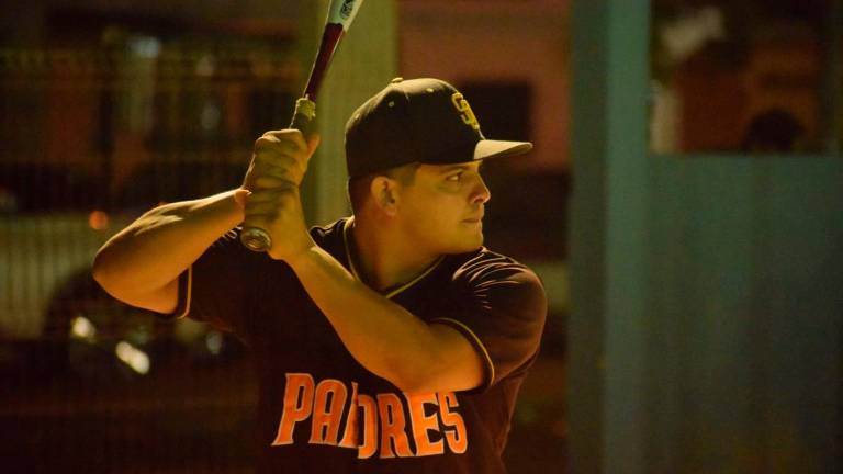 Padres acaparó los reflectores al llevarse el triunfo del partido “Campeón de Campeones”, en la Liga de Softbol Municipal.
