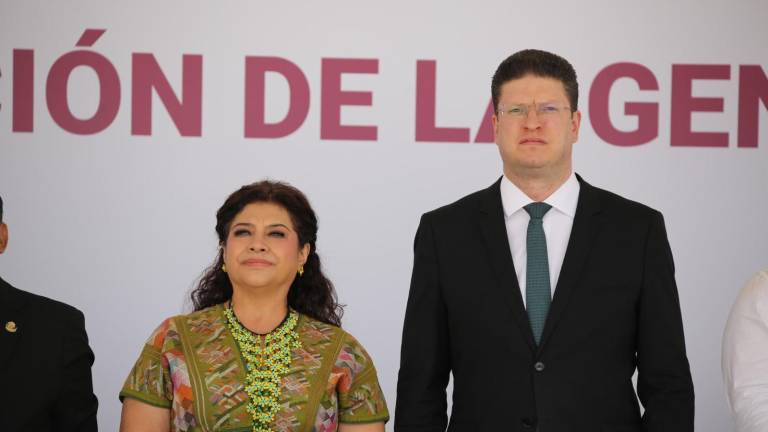 Dos policías de la Ciudad de México fueron detenidos tras manipular evidencias del asesinato de dos funcionarios de la Jefa de Gobierno Clara Brugada.