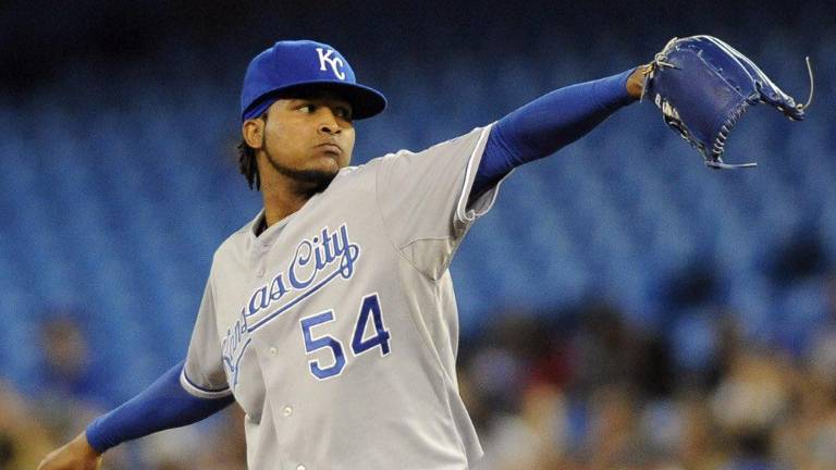 Ervin Santana ahora cumple otro rol arriba del montículo.