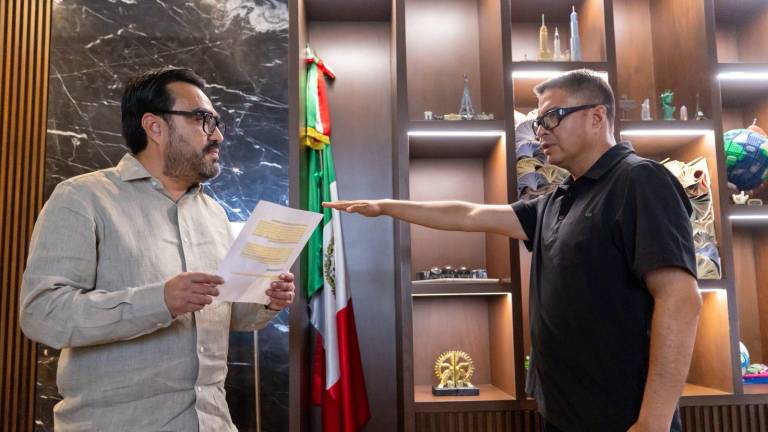 El Coronel Alejandro Bravo Martínez rinde protesta como nuevo Secretario de Seguridad Pública de Culiacán.