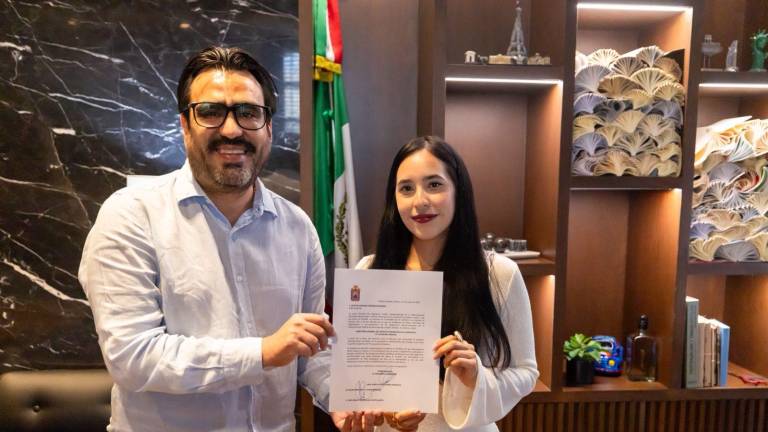 Cárdenas Belmar tiene formación en Administración Turística por la Universidad Autónoma de Occidente.