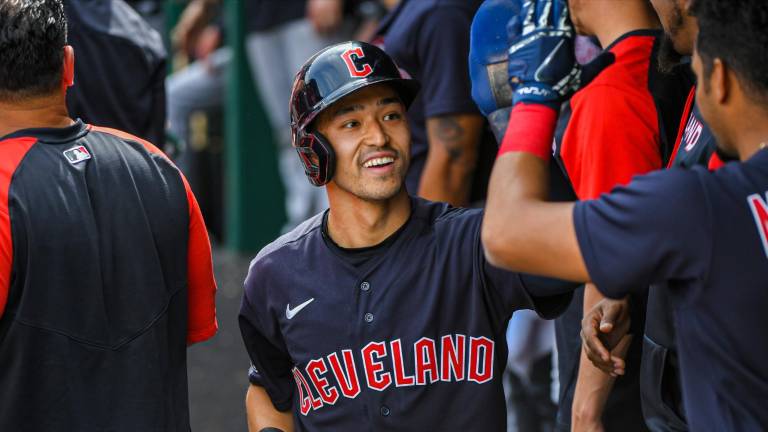 Steven Kwan bateó triple con las bases llenas para conducir a los Guardianes al triunfo.
