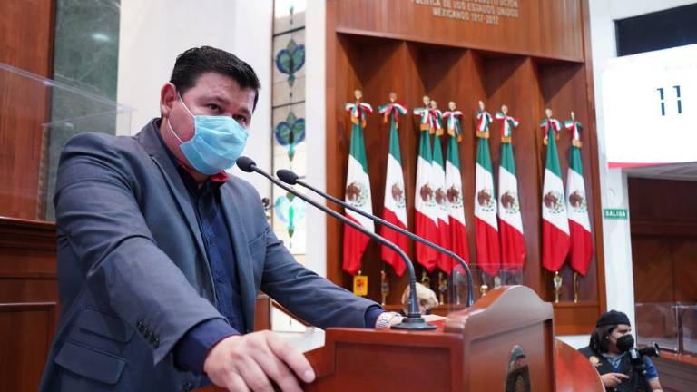 Jesús Ramón Monreal Cázarez al presentar el punto aprobado.