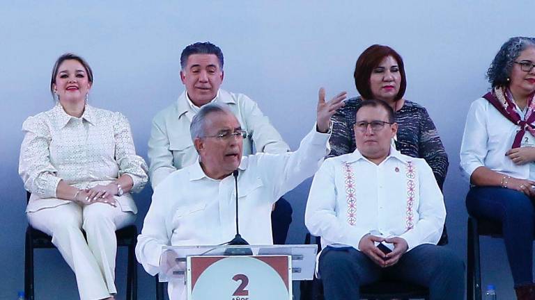 El Gobernador Rubén Rocha Moya presentó su Segundo Informe de Labores en un evento público el sábado pasado; ahora comparecerá ante el Congreso del Estado.