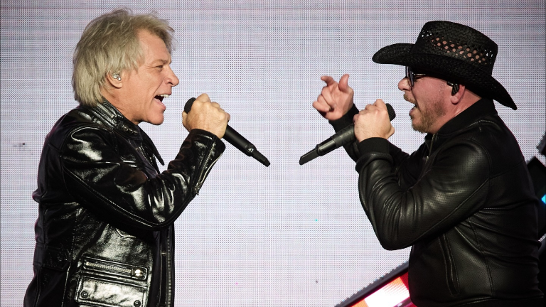 Bon Jovi y Pitbull.