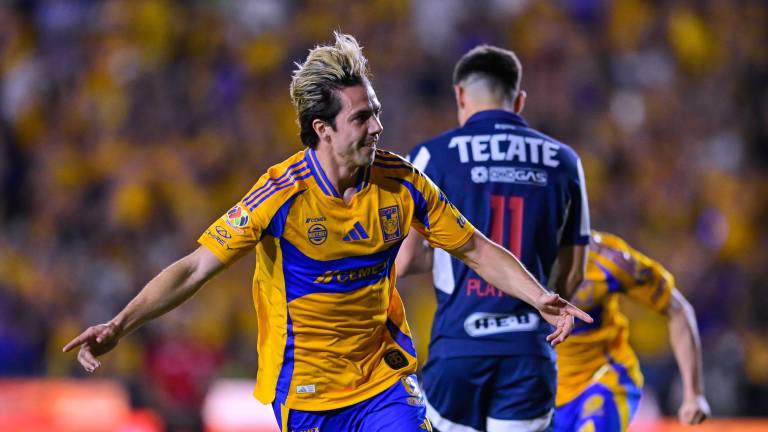 Sebastián Córdova festeja su gol.