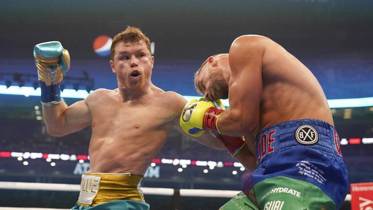 Saúl “Canelo” Álvarez se mostró dominante.