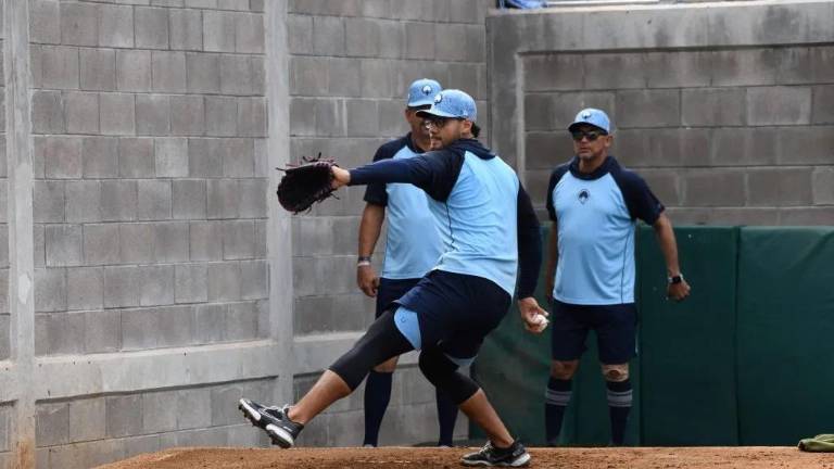 Los peloteros de Algodoneros de Guasave empiezan a entrar en ritmo durante los entrenamientos.