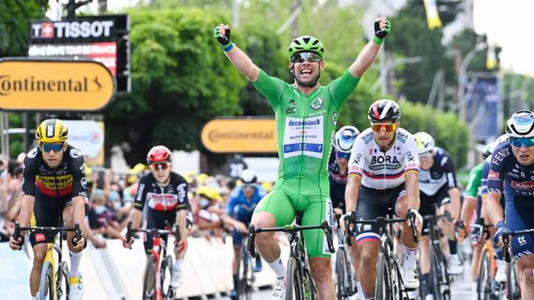 Mark Cavendish celebra su triunfo en la sexta etapa.