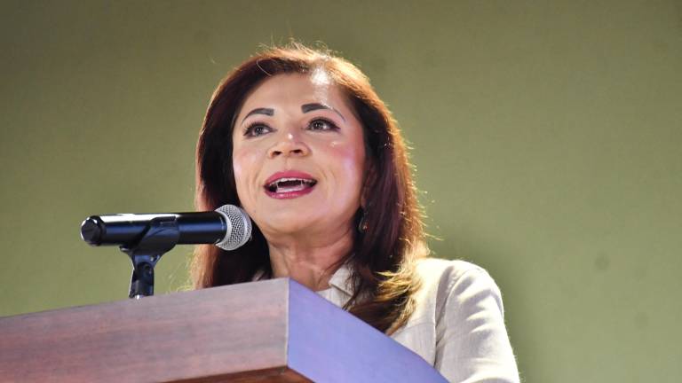 La titular de Sepyc, Gloria Himelda Félix, señaló que se reforzó la seguridad en planteles y carreteras para garantizar la continuidad del ciclo escolar en Villa Juárez, Navolato.