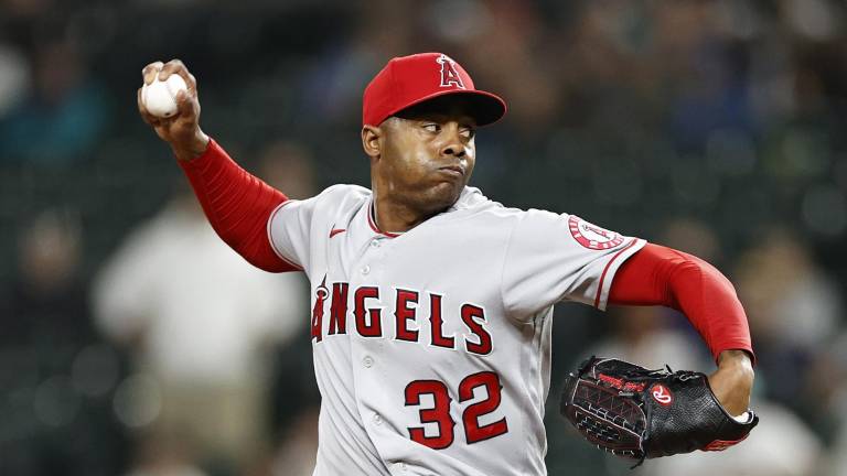 La llegada de Raisel Iglesias fortalece más el bullpen de los Bravos de Atlanta.