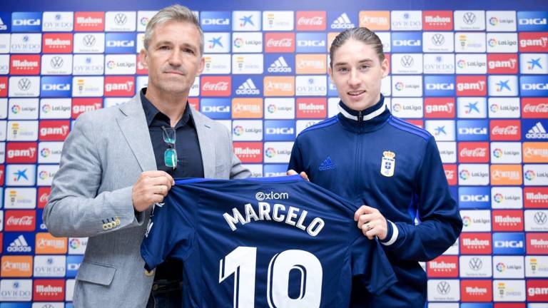 Marcelo Flores ya fue presentado como jugador del Real Oviedo, en España.