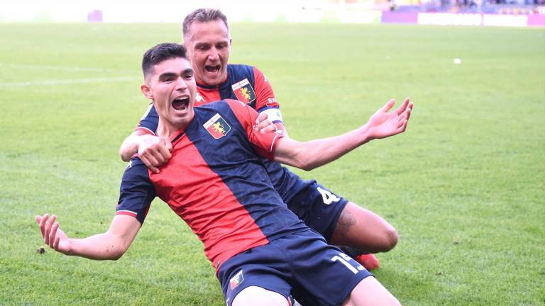 Johan Vásquez celebra su gol.