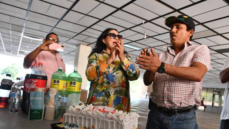 Un pastel de cumpleaños y de lucha por conseguir el pago de apoyos a la comercialización.