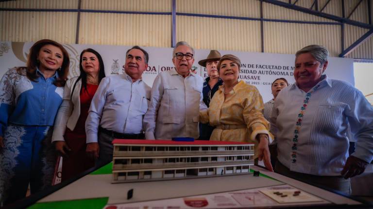 Autoridades de Sinaloa y de la UAS dan el banderazo de inicio de construcción de edificio de la Facultad de Medicina en Guasave.
