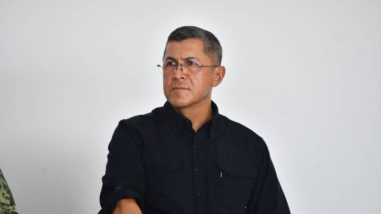 Óscar Rentería Schazarino acudió en representación del Gobierno de Sinaloa y es el único funcionario estatal presente.