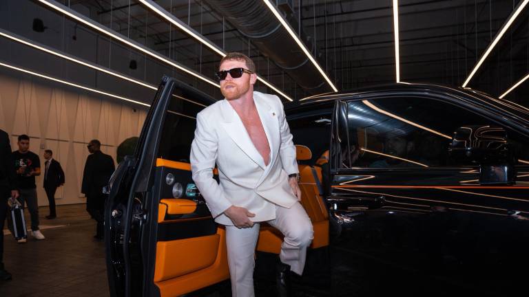 Canelo reconoció que podría considerar la adquisición tras el combate.
