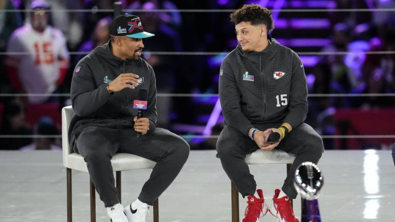 Jalen Hurts y Patrick Mahomes se disputarán el trofeo Vince Lombardi el próximo 12 de febrero.