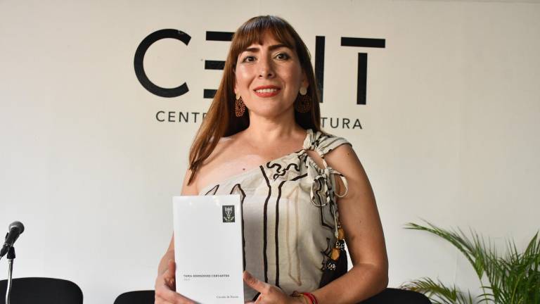 Tania Hernández Cervantes debuta como escritora con su libro titulado Abril.