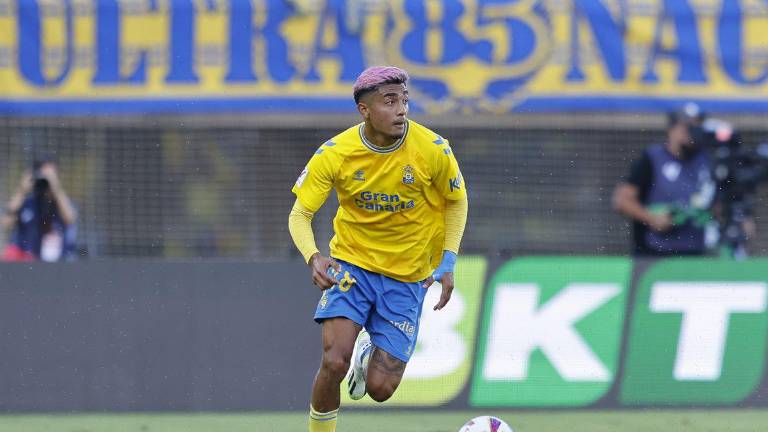 Julián Araujo salió ovacionado por la afición local.