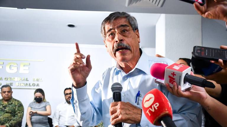 El presidente de la Comisión Estatal de Derechos Humanos Óscar Loza Ochoa denuncia una campaña en su contra.