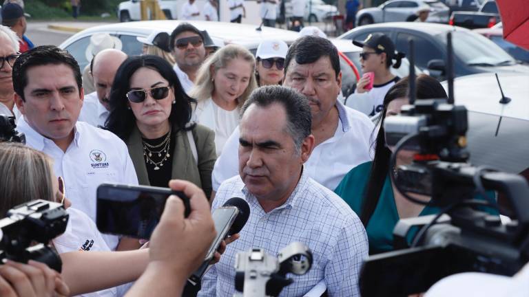 El Rector Jesús Madueña Molina, el ex Rector Juan Eulogio Guerra Liera y el comité de adquisiciones de la UAS, son acusados de realizar operaciones irregulares y sin licitar.