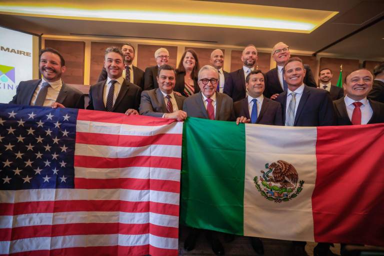 Rocha Moya atestigua firma de contratos para construir en Sinaloa la planta de metanol verde más grande del mundo