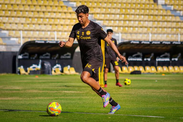 Jesús Hernández deja a Dorados de Sinaloa y se une a Gallos Blancos